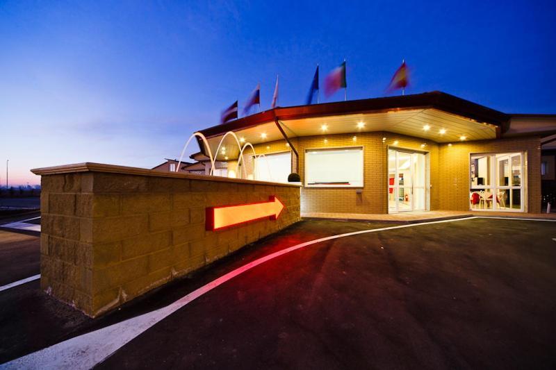 Motel Autosole Vip Castelnuovo Scrivia Bagian luar foto